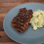 Marinerede nakkekoteletter på grill