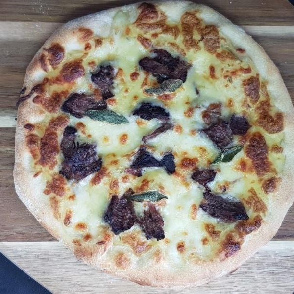 Pizza with mashed potatoes and pork cheeks