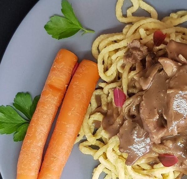 Spätzle with braised turkey leg