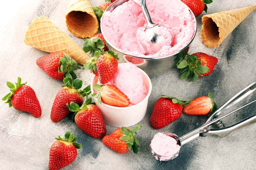 Strawberry,Ice,Cream,Scoop,With,Fresh,Strawberries,And,Icecream,Cones