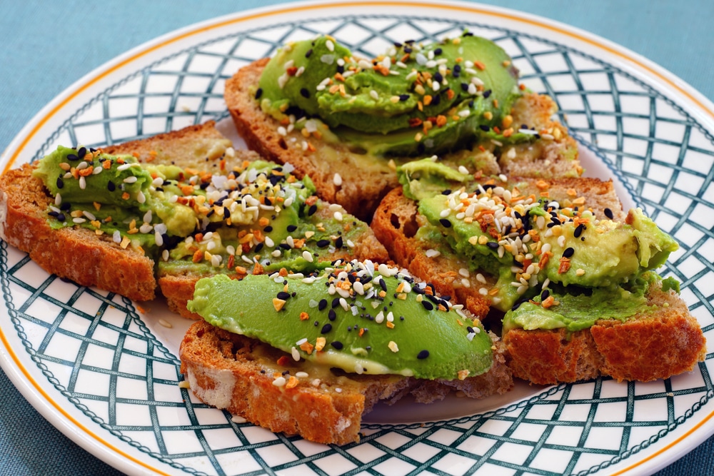 Plate,Of,Avocado,Toast,With,Everything,But,The,Bagel,Seasoning