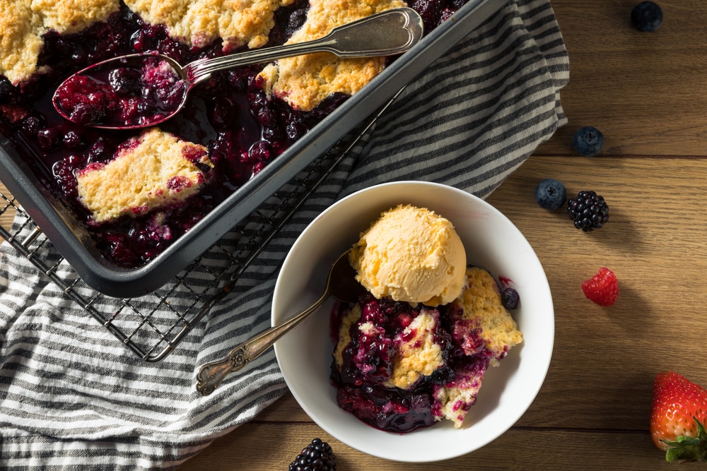 Homemade,Berry,Cobbler,With,Ice,Cream,Ready,To,Eat,blackberry,crumble