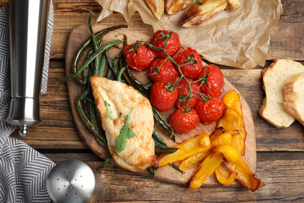 Delicious,Cooked,Chicken,And,Vegetables,On,Tomato