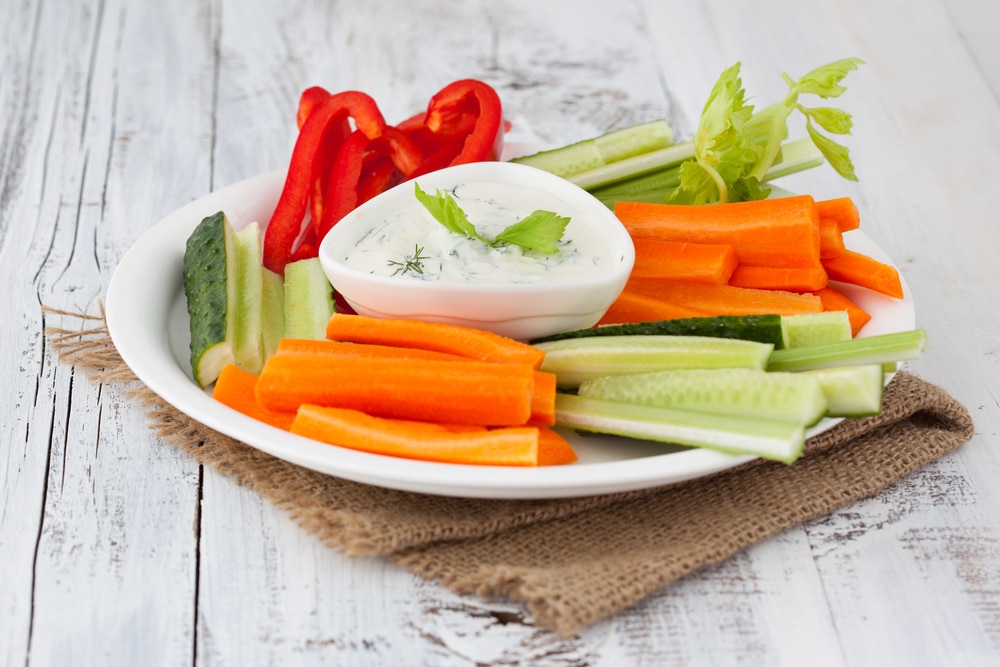Platter,Of,Assorted,Fresh,Vegetables,With,Yogurt,Dip,On,White