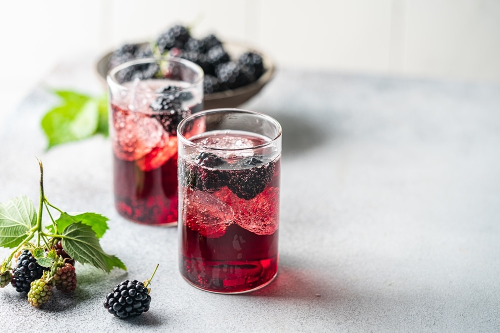 Delicious,Refreshing,Blackberry,Lemonade,With,Fresh,Berries,And,Ice,On