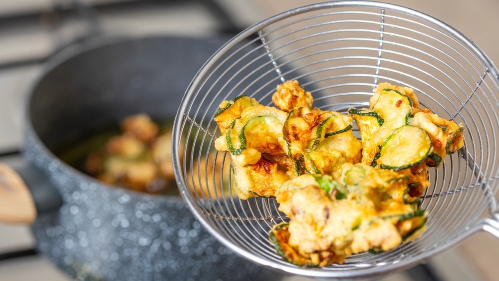 Crispy,Zucchini,In,A,Light,Batter,Being,Fried,To,Golden
