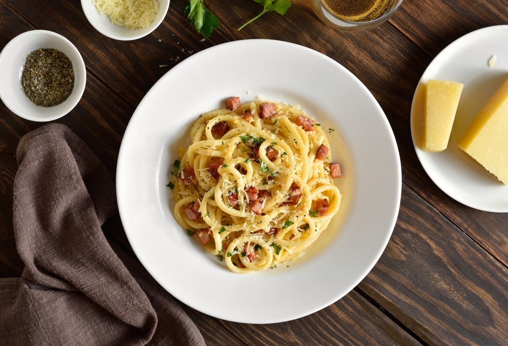 Carbonara,Pasta,,Spaghetti,With,Crisp,Pancetta,And,Black,Pepper,On