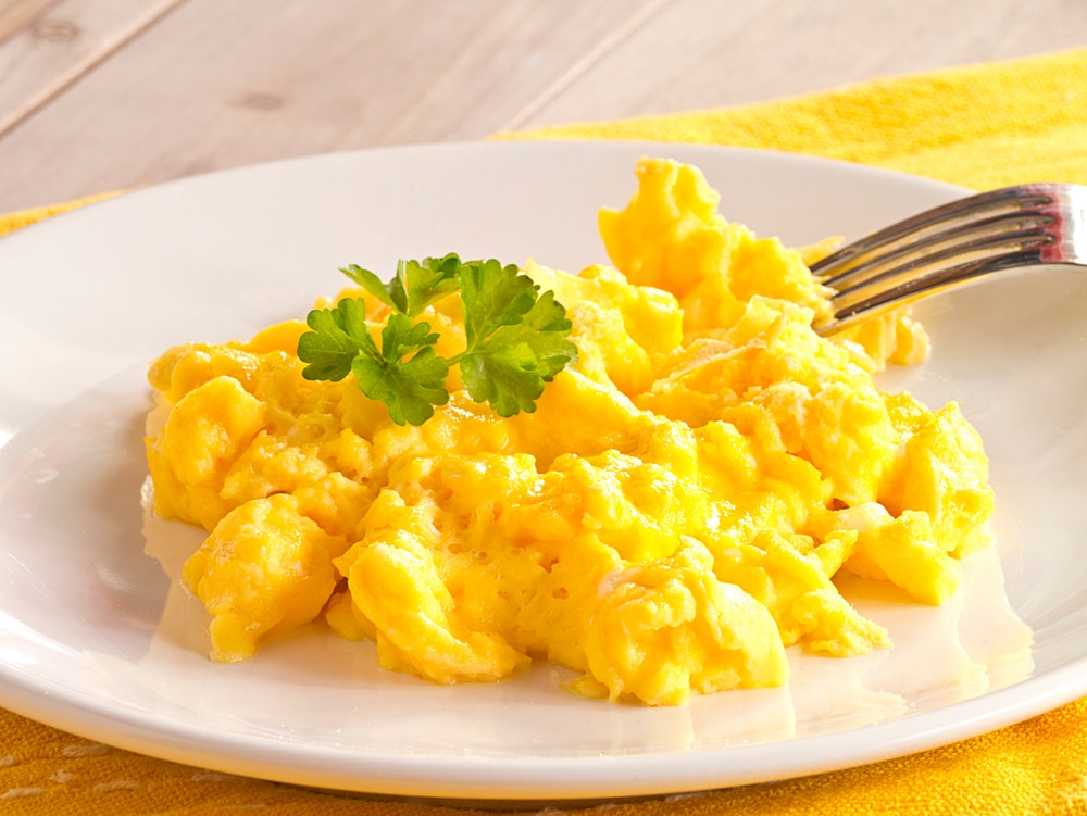Scrambled,Eggs,On,A,Plate.