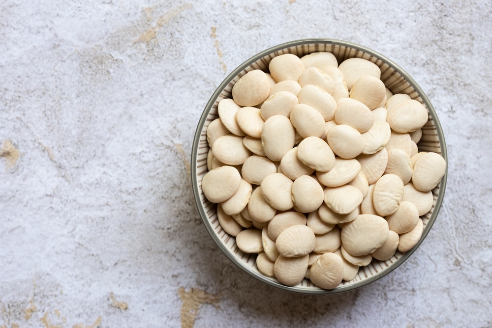 Uncooked,Lima,Beans,In,A,Bowl