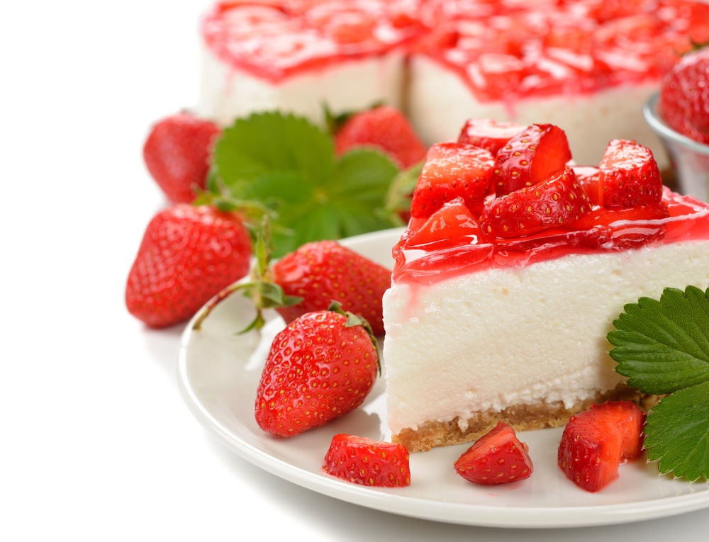 Strawberry,Cheesecake,On,White,Background