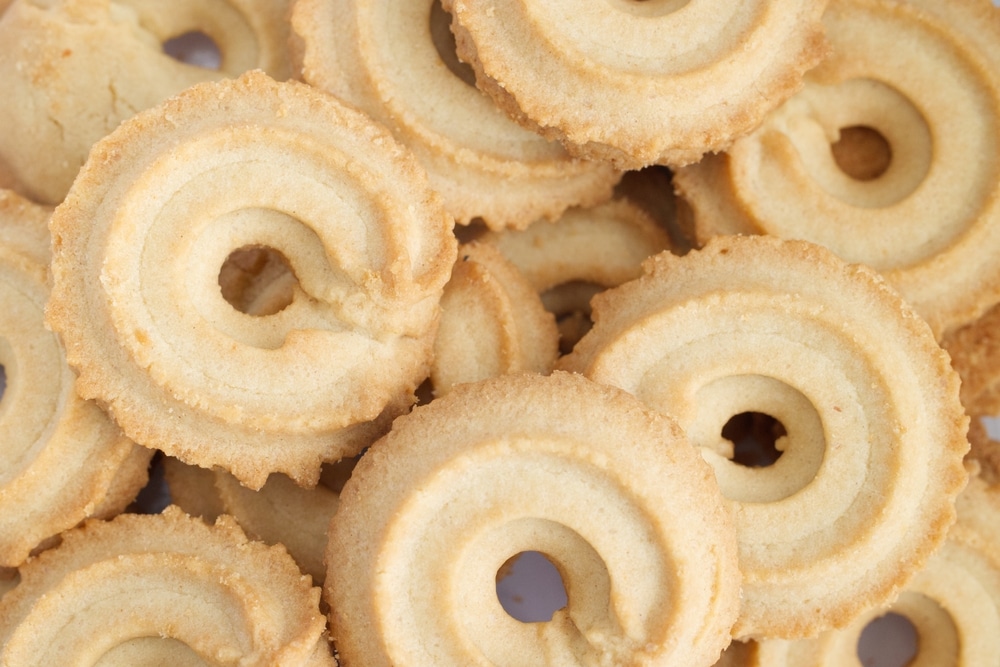 Close,Up,Of,Danish,Vanilla,Wreaths,(vaniljekranse),Cookies,Background.,Homemade