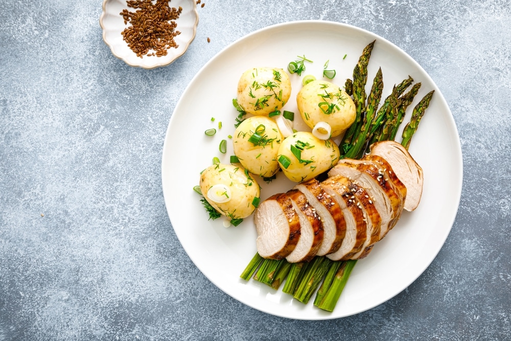 Roasted,Chicken,Breast,,Boiled,New,Potato,And,Grilled,Asparagus