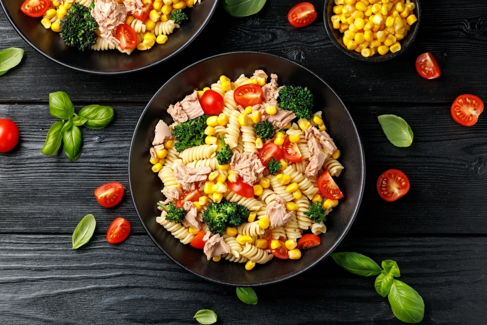 Tuna,Corn,Pasta,Salad,With,Tomatoes,And,Broccoli.