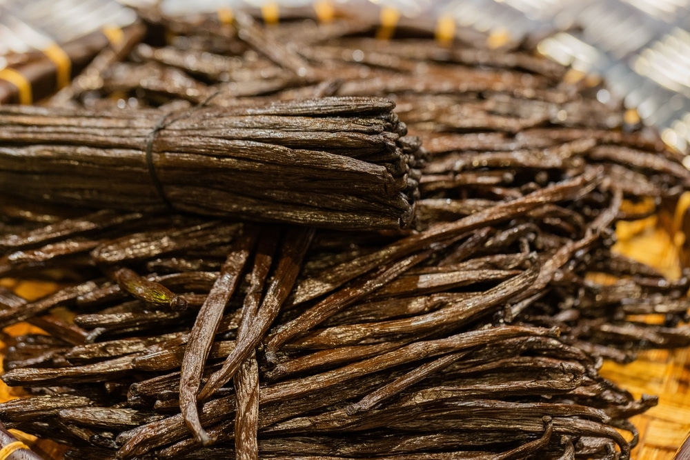 Dried,Vanilla,Beans,Are,Beautifully,Arranged,On,A,Woven,Basket,
