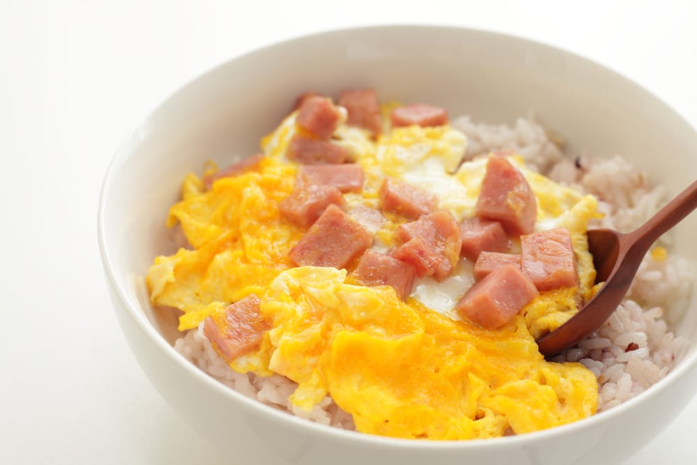 Asian,Comfort,Food,,Luncheon,Meat,And,Fried,Egg,On,Rice