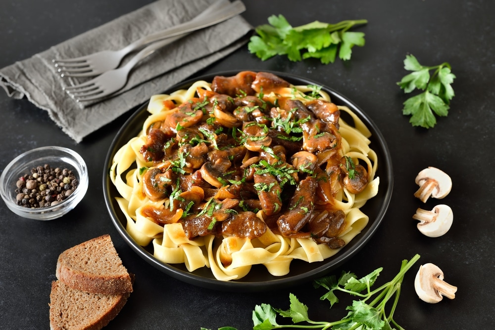 Homemade,Tasty,Beef,Stroganoff,With,Mushrooms,And,Pasta,On,Plate