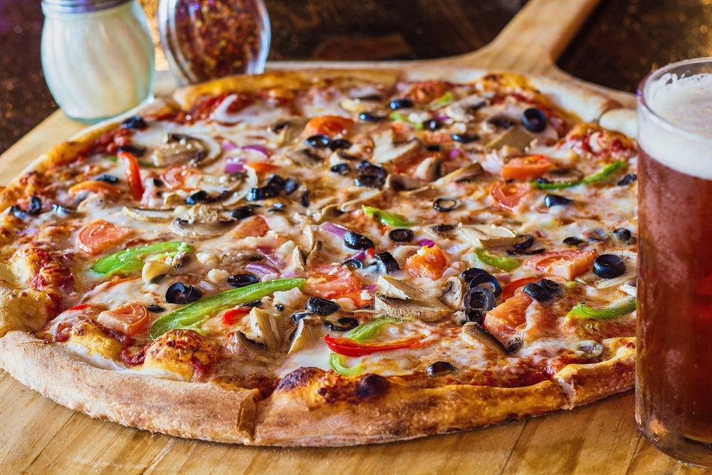 Veggie,Supreme,Pizza,With,Bell,Pepper,,Onion,,Mushroom,,And,Black