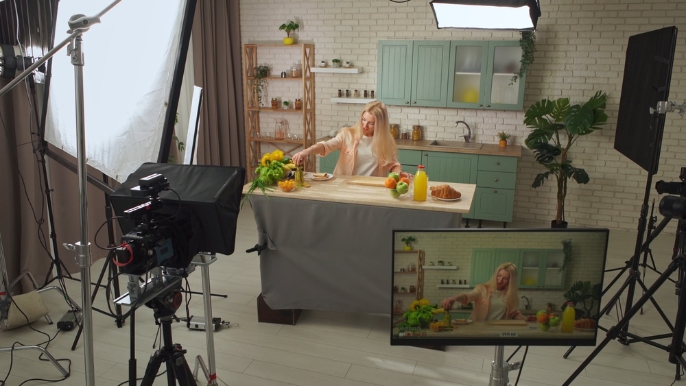 Woman,Host,In,The,Kitchen,At,The,Table,Preparing,Breakfast,