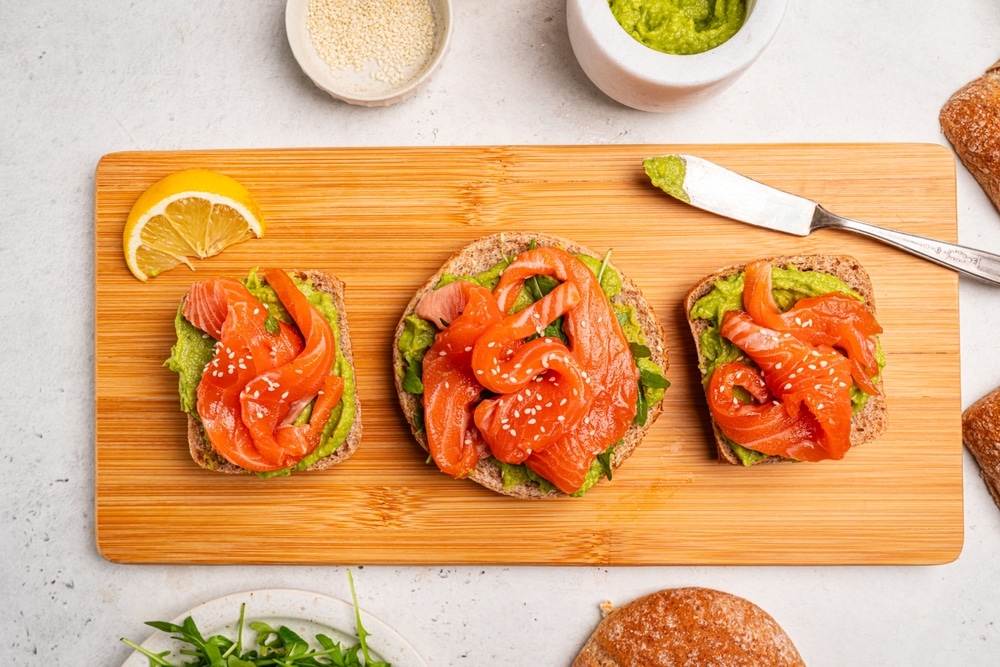 Avocado,Salmon,Sandwich,Or,Toast,On,Rye,Bread,With,Guacamole