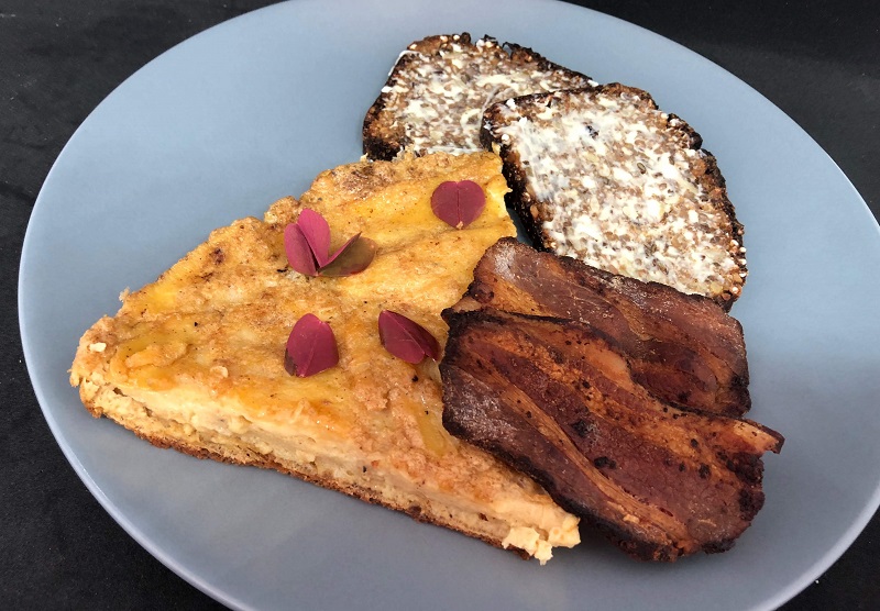 Egg Cake with Fried Pork