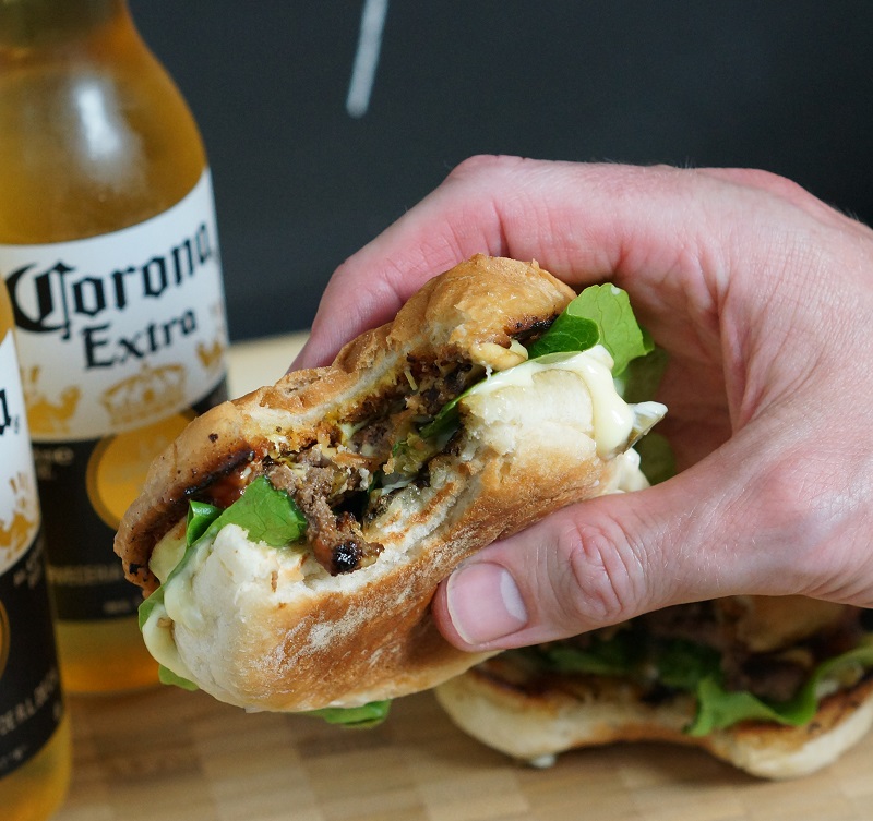 Cheeseburger with spice roll