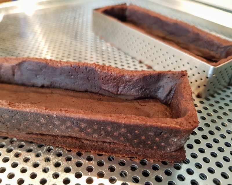 Chocolate bar with burnt meringue