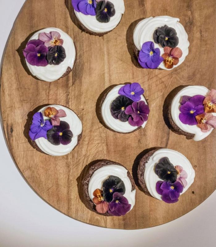 Chocolate Muffins with White Chocolate Ganache and Flowers