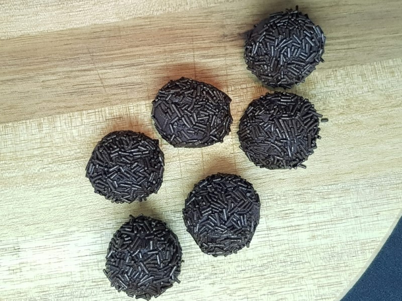 Chocolate Truffles with Chocolate Sprinkles