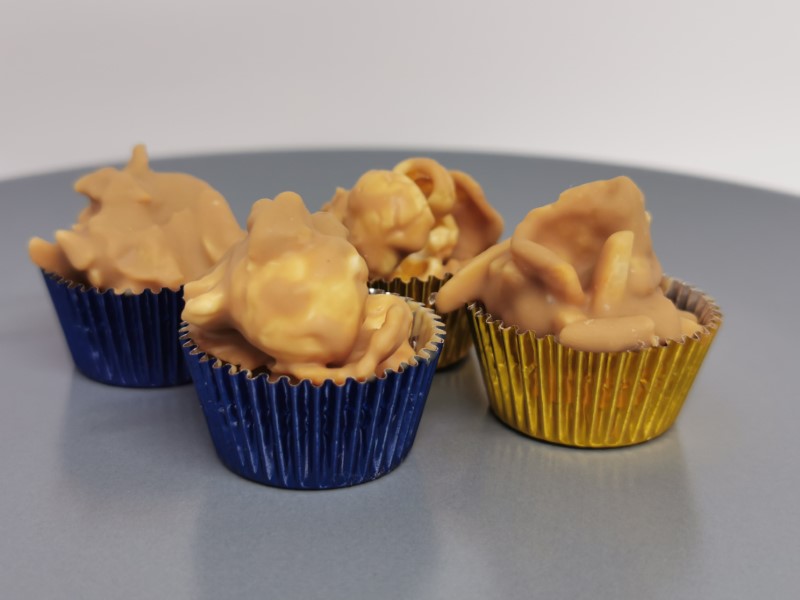 Cornflake clusters with popcorn and caramel