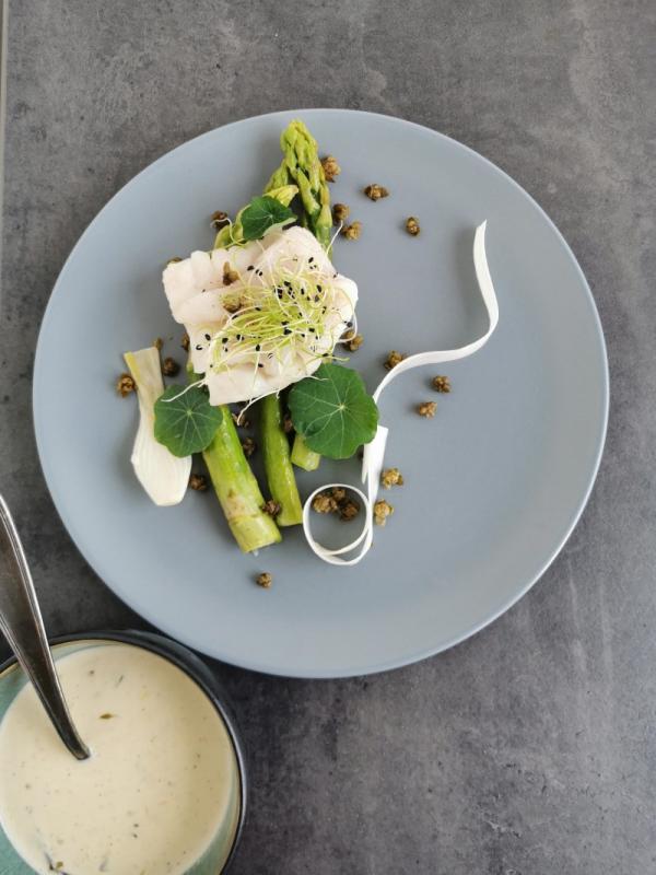 Steamed cod fillet with asparagus