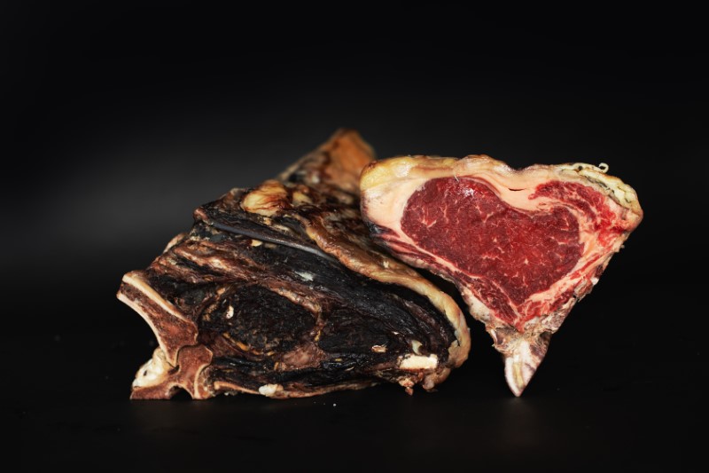 Dry-aging of meat (maturation)