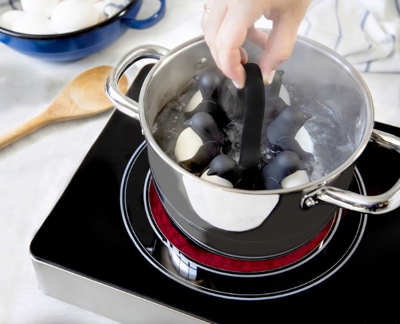 Egguins egg cooker