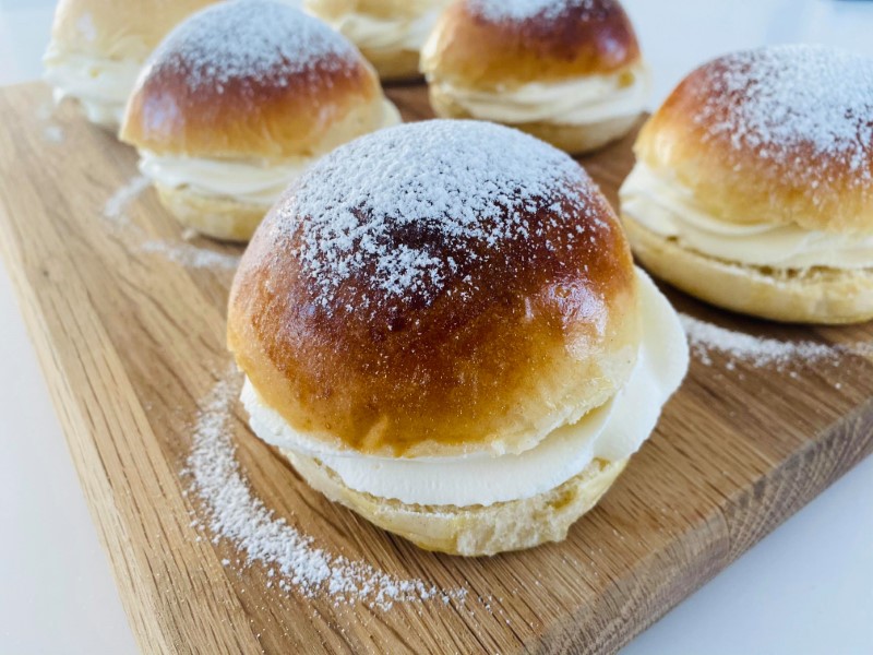 Shrovetide buns with Nutella