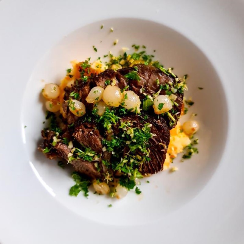 Traditional beef roast with pearl onions