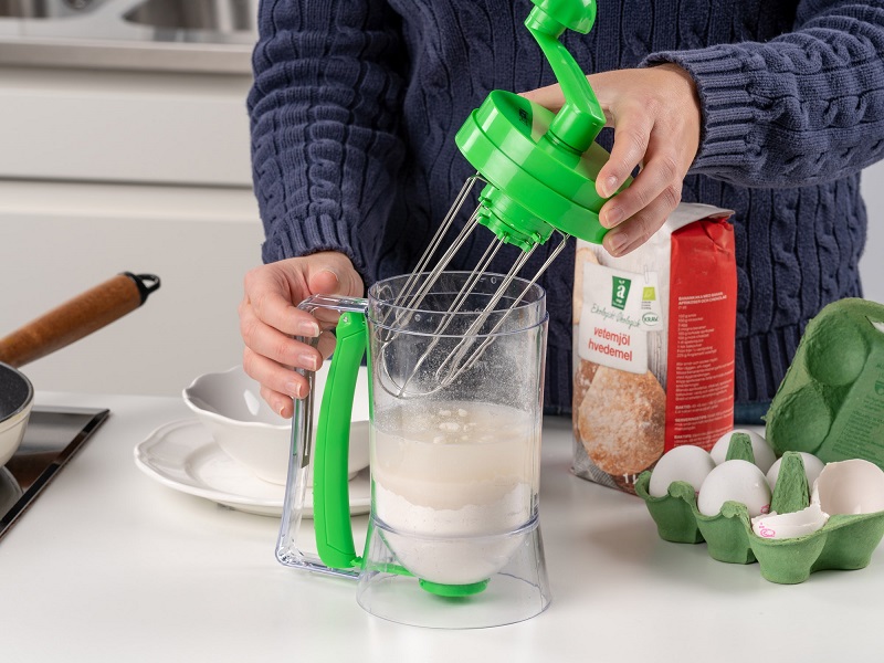 Batter dispenser with whisk