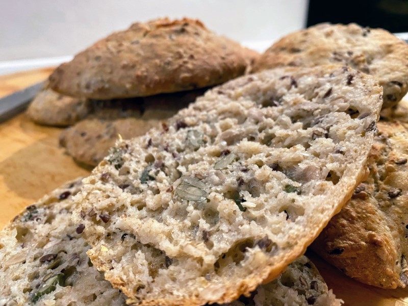 Cold-risen rolls with seeds