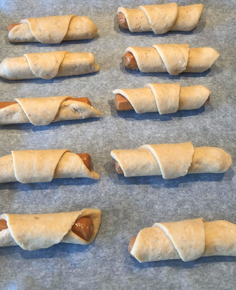 Sausage rolls with lentil flour