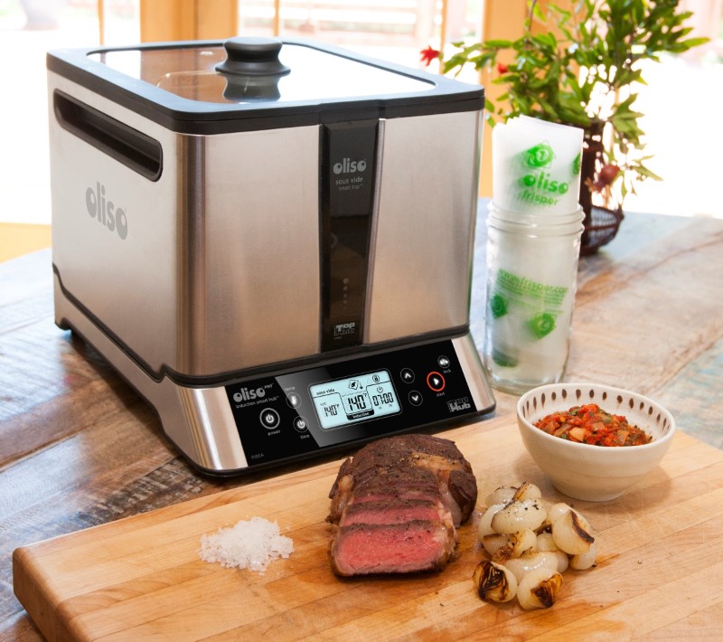 Sous vide bath with cooktop